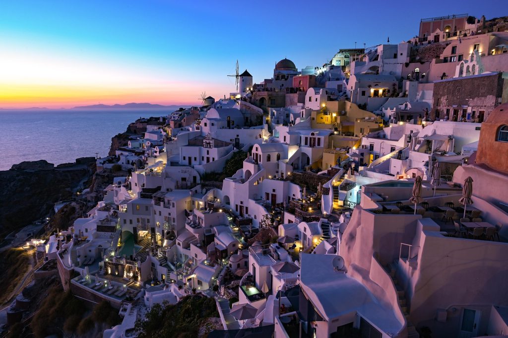 Santorini: qué ver, qué hacer y por qué es la isla más famosa de Grecia
