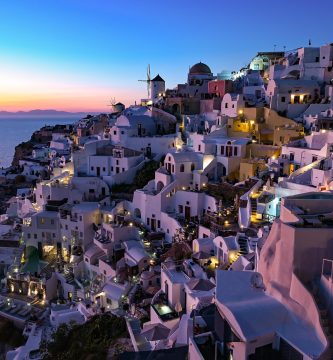 Santorini: qué ver, qué hacer y por qué es la isla más famosa de Grecia
