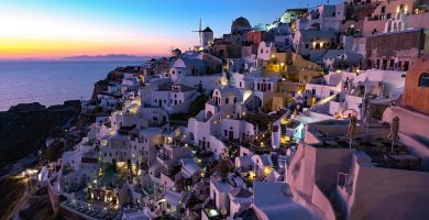 Santorini: qué ver, qué hacer y por qué es la isla más famosa de Grecia